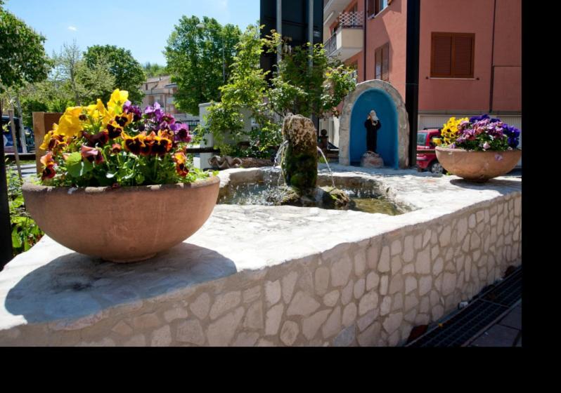 Hotel Cascia Ristorante Exterior foto